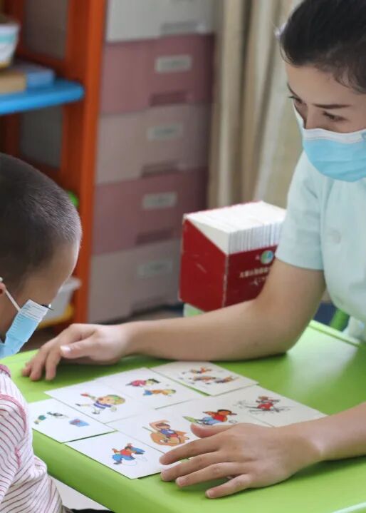 听统训练是什么带着耳机做训练？听觉统合训练“听”出孤独症儿童康复新途径_https://www.jmylbn.com_新闻资讯_第7张