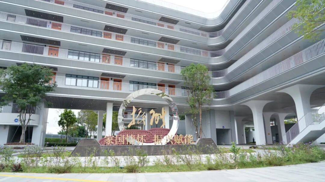 走进名校百年观澜薪火相传深圳市观澜中学打造教育典范