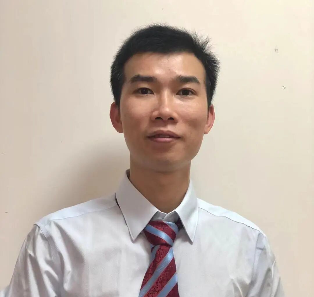 可爱同事之邓金边 - 封面图