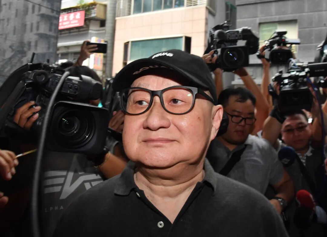 【名媛】43岁“台湾第一名媛”太冻龄，和豪门老公合照像父女，与女儿时尚街拍堪比姐妹（组图） - 13