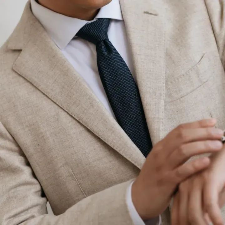 法国总统马克龙最爱小众顶级领带，千元价格品味不俗，商务男必入！