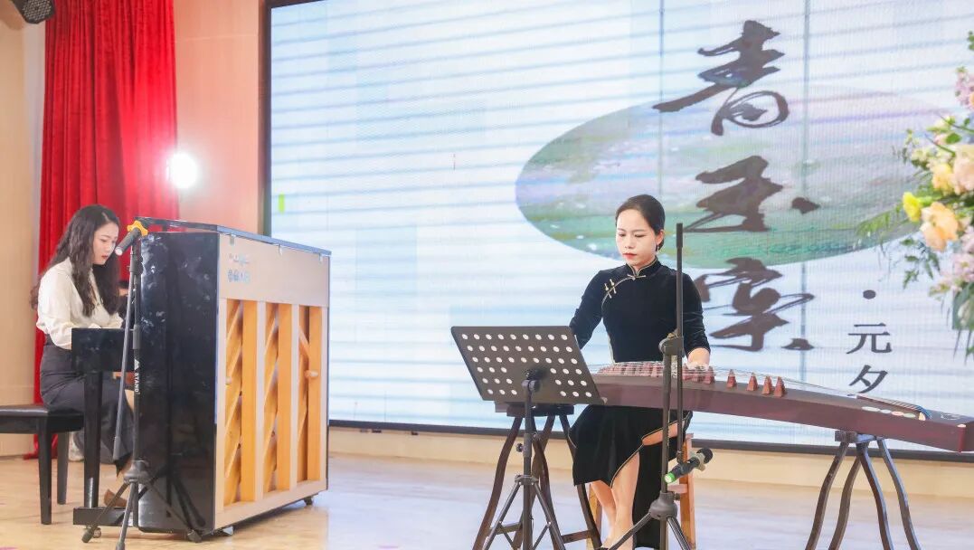 乐曲《青玉案·元夕》表演者：桂琳 柳盼美5.>>> 颁发特聘教师证书 <<<特聘教