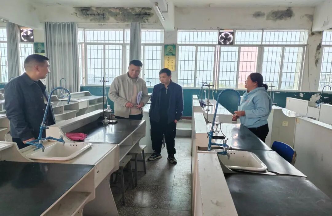 职业技术学校,高级民族中学,二中,三中,兴仁中学,扬武中学等学校检查