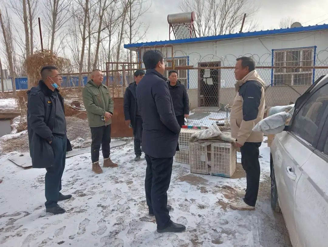 师市应急管理局一行到五团沙河镇查看冬春救灾物资发放情况并开展安全检查