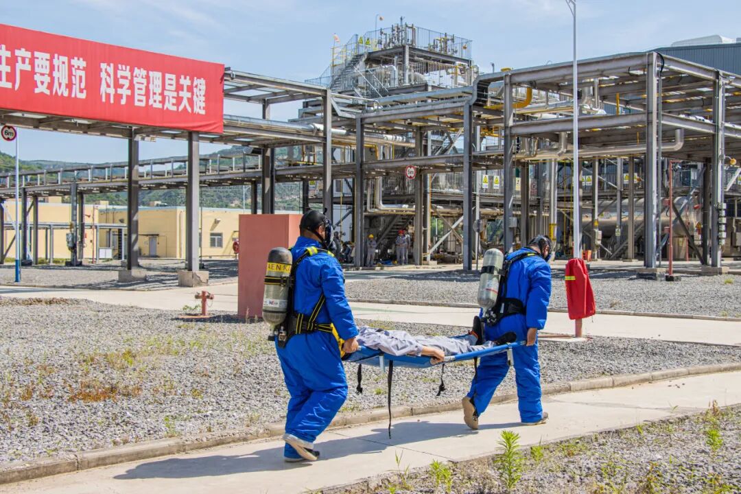 在等待过程中,lng大量泄漏引起静电发生火灾,中控人员发现后及时向总