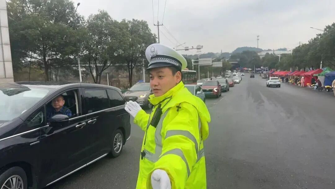 交警1.jpg