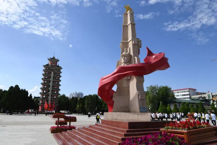 英魂永耀山河间——致敬复兴征程上以身许国的中国共产党人(图9)