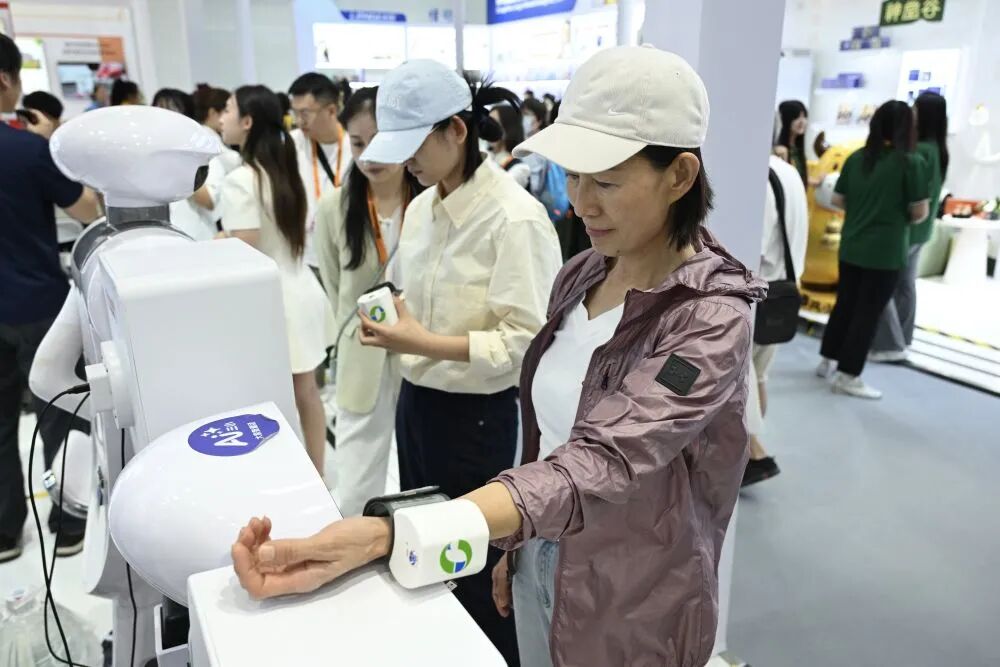 习近平总书记引领健康中国建设(图7)