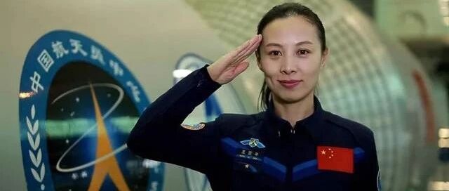 中国空间站首位女航天员王亚平的3个身份,最令人羡慕的是第2个!