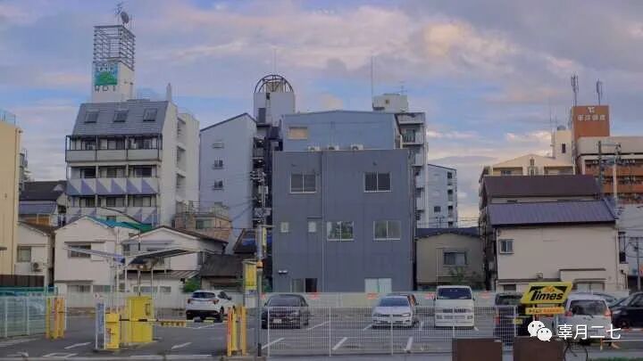 电脑屏幕变花怎么恢复_电脑图标消失了怎么恢复_电脑屏幕上图标变大了怎么恢复