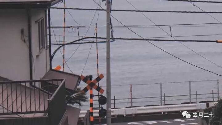 电脑图标消失了怎么恢复_电脑屏幕上图标变大了怎么恢复_电脑屏幕变花怎么恢复