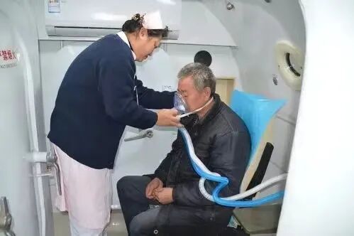 老人吸氧气怎么调老年健康宣传周 ｜ 老有所“氧” ——高压氧，吸吸更健康_https://www.jmylbn.com_新闻资讯_第3张