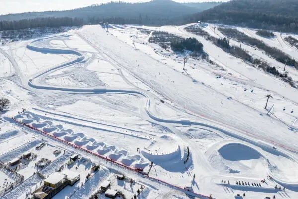 长白山雪季酒店套餐599元起 滑雪温泉漂流含接送 不加价预约至2027年3月