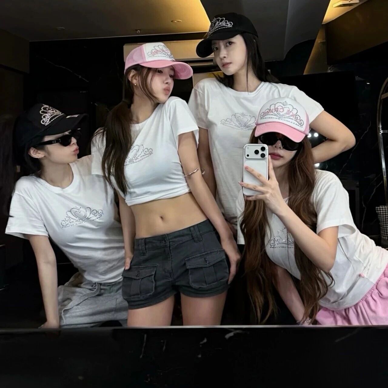 朴宝剑x金裕贞十年再会-孙彩瑛离开JYP-世勋去非洲-河英道歉-T-ARA 17周年-大钟奖复活-权恩妃回归-成灿睡觉照-WANNA ONE最新合照