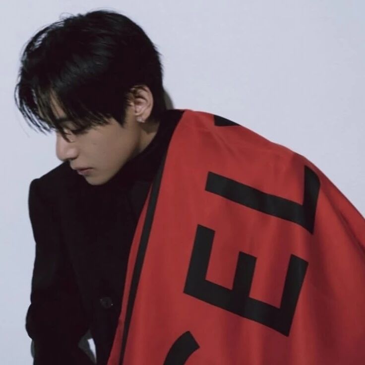 金秀贤时隔1年回归信号-参加了SUHO哥哥的婚礼的EXO成员-KARINA新广告-BAE173李翰洁专属合约终止公告-BTS金泰亨ins