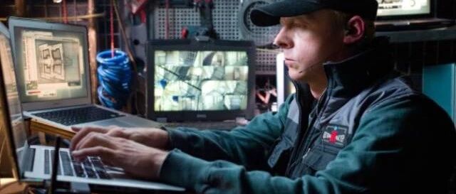 为什么黑客从不用鼠标，一直在敲键盘？看完长见识了