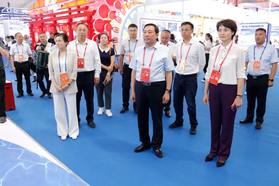 阿依丁托留汗在塔城地区形象展位巡展