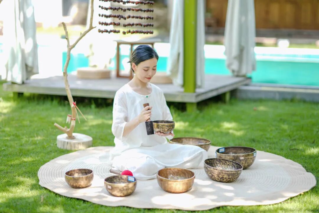 诗莉莉春日变奏曲正是阳和启蛰春风苏醒时