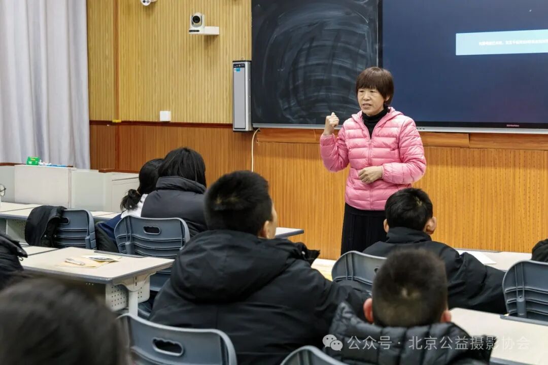 光影助学75校区济宁八中召开2023年度总结表彰会暨新年第一课