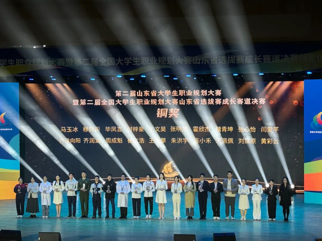 就业赛道 银奖 杜启澳+指导老师谷昊明.jpg