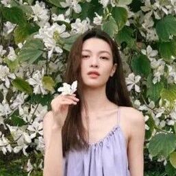 钟楚曦的春日照!美上热搜!