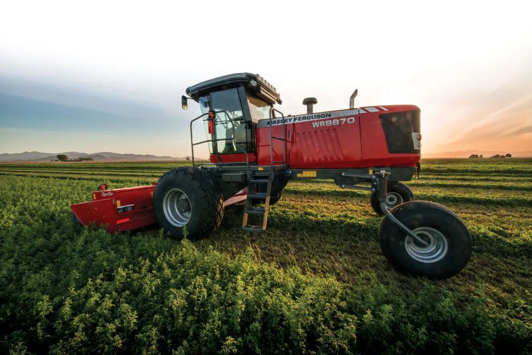 赛场强机mfwr9900系列自走式割草压扁机