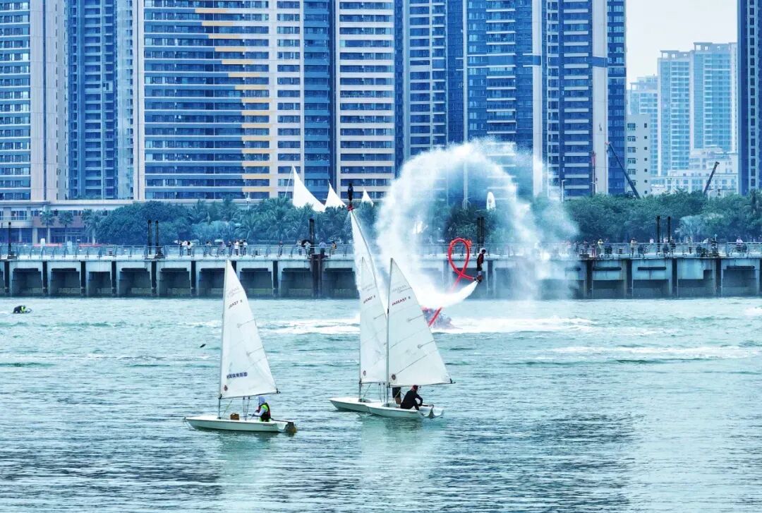 水上运动。肖子力 摄