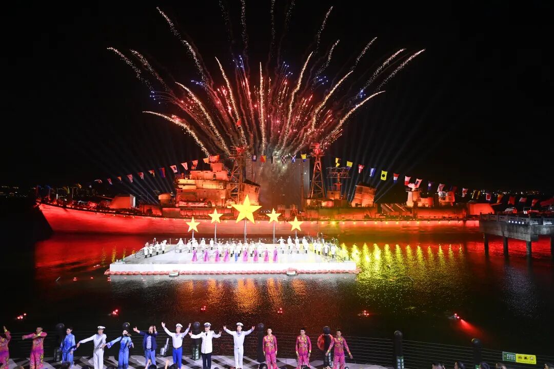 《军港之夜》。吴东俊 摄