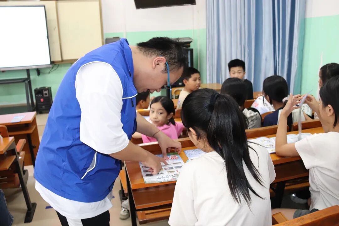 明亮镇:人大代表进校园 普法护航助成长_信用动态_上林县人民政府