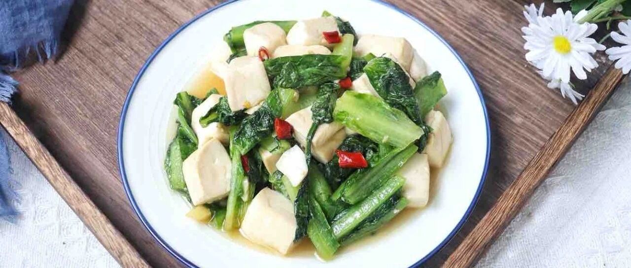 这菜叶是个宝，很多人却当垃圾丢掉，防感冒、解疲劳，随手一炒鲜嫩脆爽！