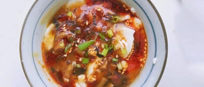 自制豆腐脑，一碗黄豆轻松搞定，可咸可甜，想怎么吃随心所欲！