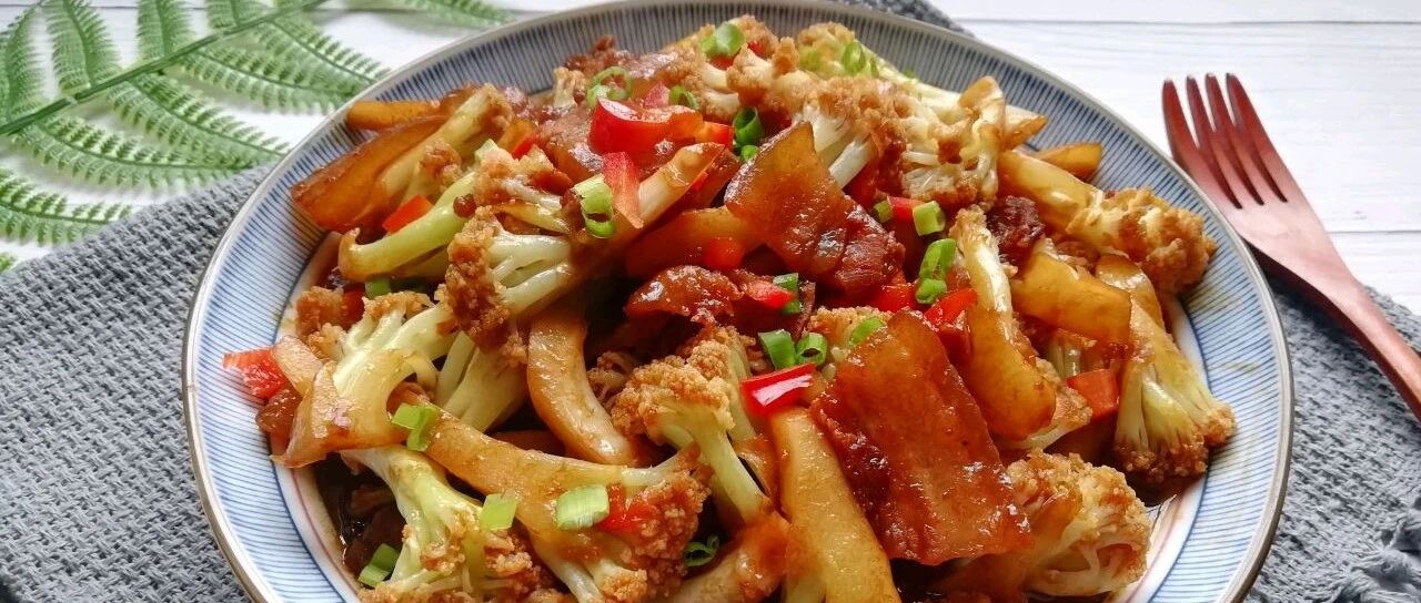 买五花肉时，怎么区分上五花和下五花？口感不一样，不要买错了！