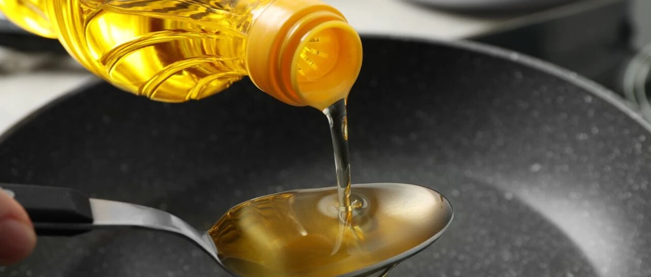 炸东西剩下的油倒掉太浪费？教你1分钟变废为宝，味道香一倍！