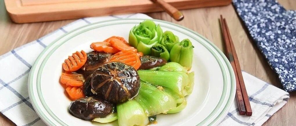 不管炒什么青菜，牢记这2点，保证翠绿不出水，比大厨做的还好吃！