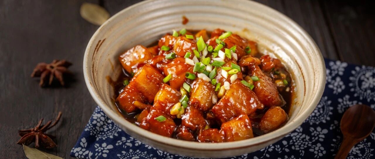 如何烧出肉质软糯、入口即化的红烧肉？10年经验大厨教你这3招！年夜饭露一手！