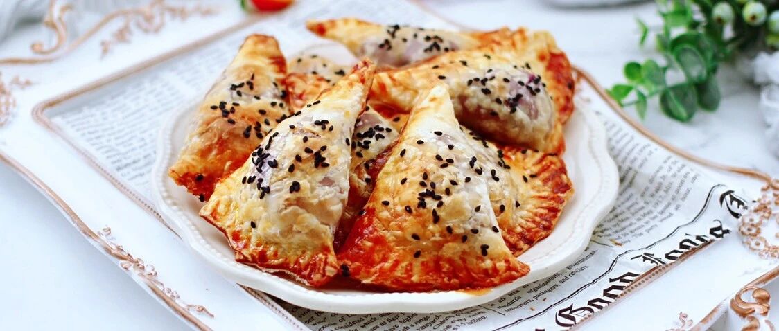 不用揉面，卷一卷，烤一烤，轻松搞定早餐小面包，酥得掉渣，香到跳脚！