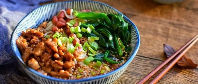 煮面条，水开下锅就错了！教你一招，面条不成坨，爽滑还劲道！