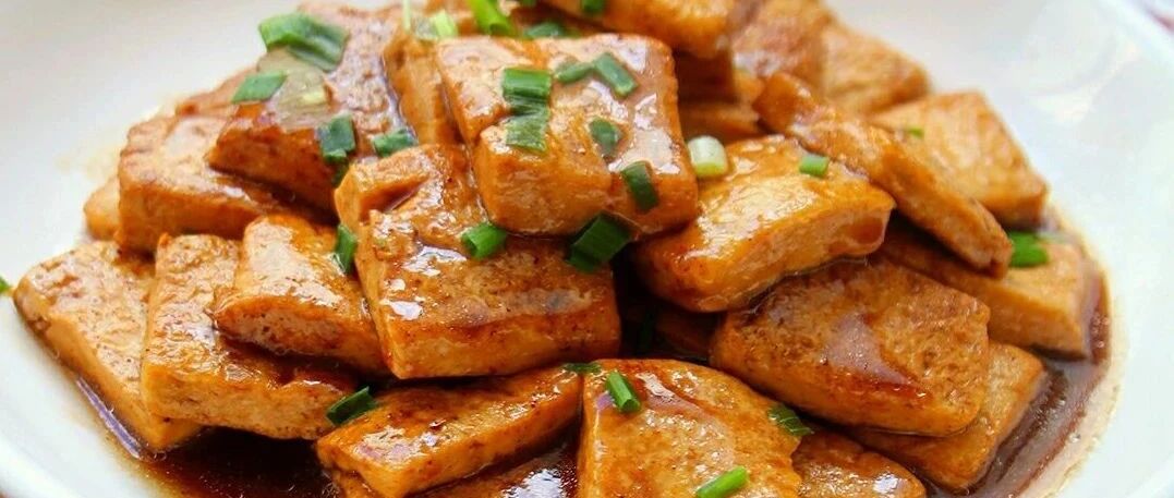 煎豆腐时，掌握这几个小技巧，豆腐不碎不粘锅，又焦又嫩很好吃！