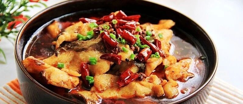 它是鱼腥的“克星”，炖鱼时倒1杯，鱼鲜肉嫩，效果比料酒还好！