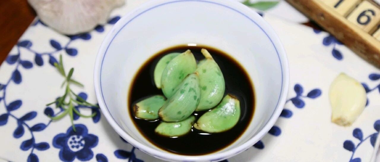 腌制腊八蒜最详攻略，从剥蒜开始，教你快速泡出最正宗的腊八蒜，看看你哪儿做错了！
