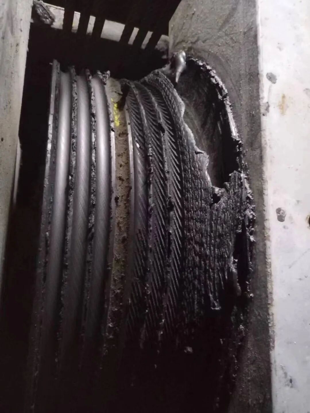 天冷了，这个钢丝绳去油泥装置怎么样？