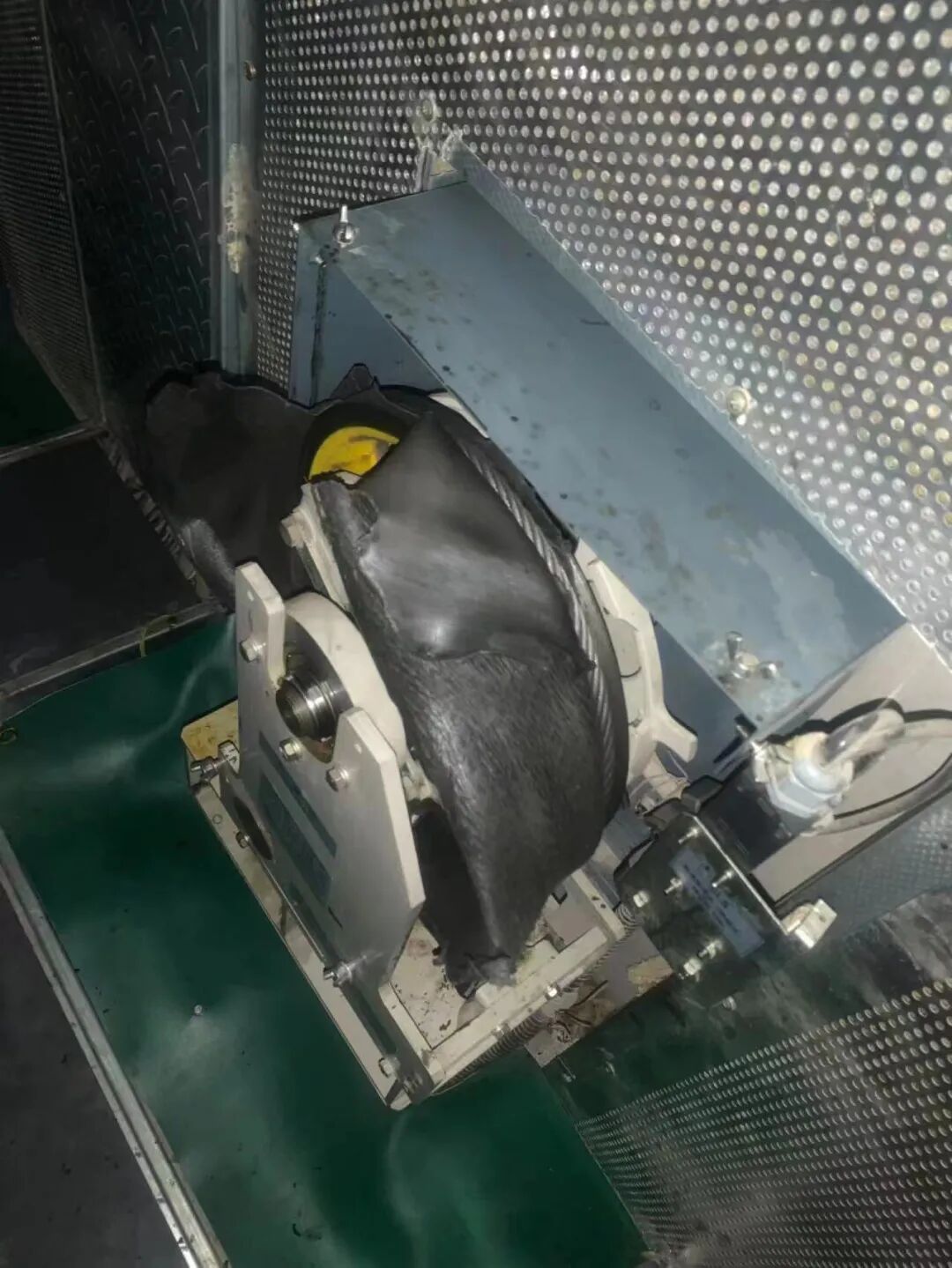 天冷了，这个钢丝绳去油泥装置怎么样？