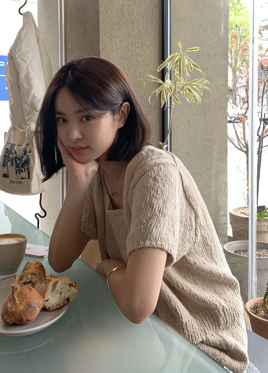 女生最显老的3个短发发型，真的别再留了！2、头发稀疏细软怎么恢复？做好这两件事就够了