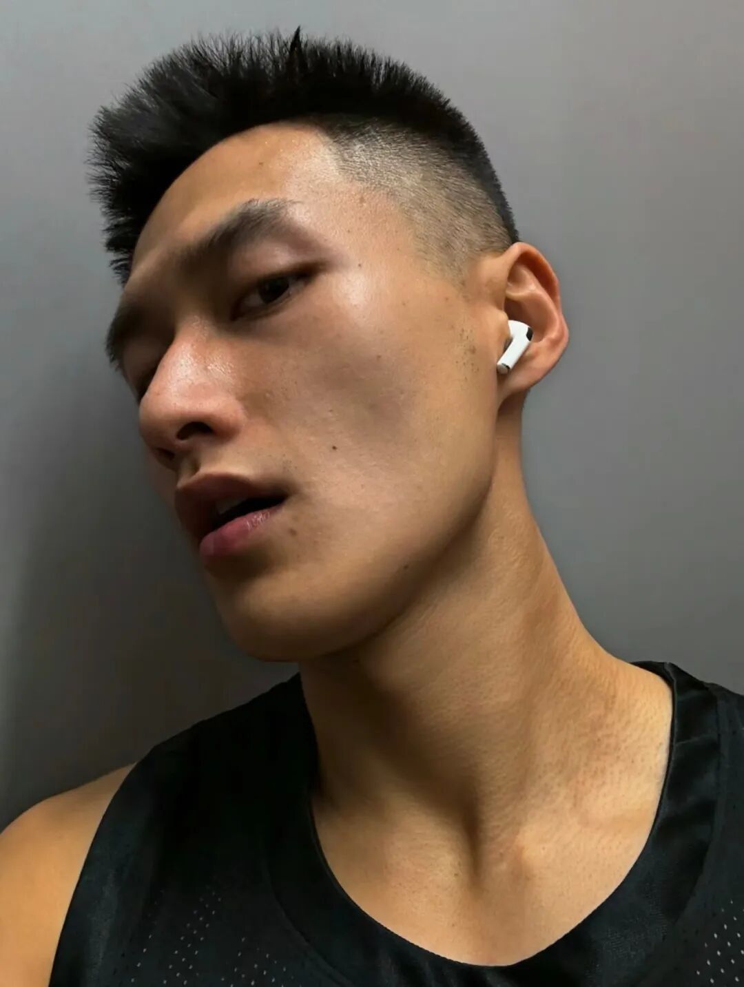 图片[14]-黑皮魅力炸裂的体育生健身房帅哥-小蓝短视频