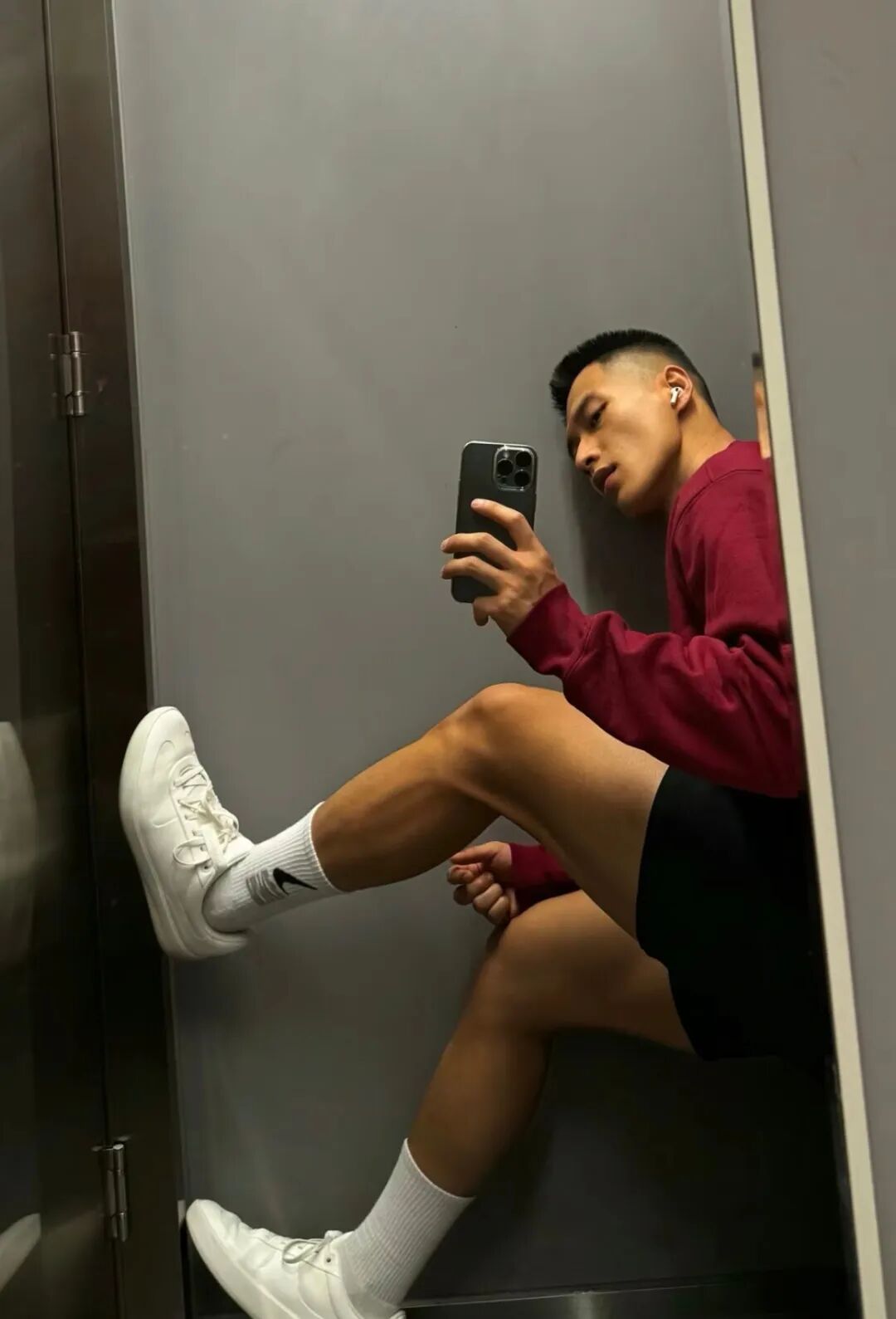 图片[26]-黑皮魅力炸裂的体育生健身房帅哥-小蓝短视频