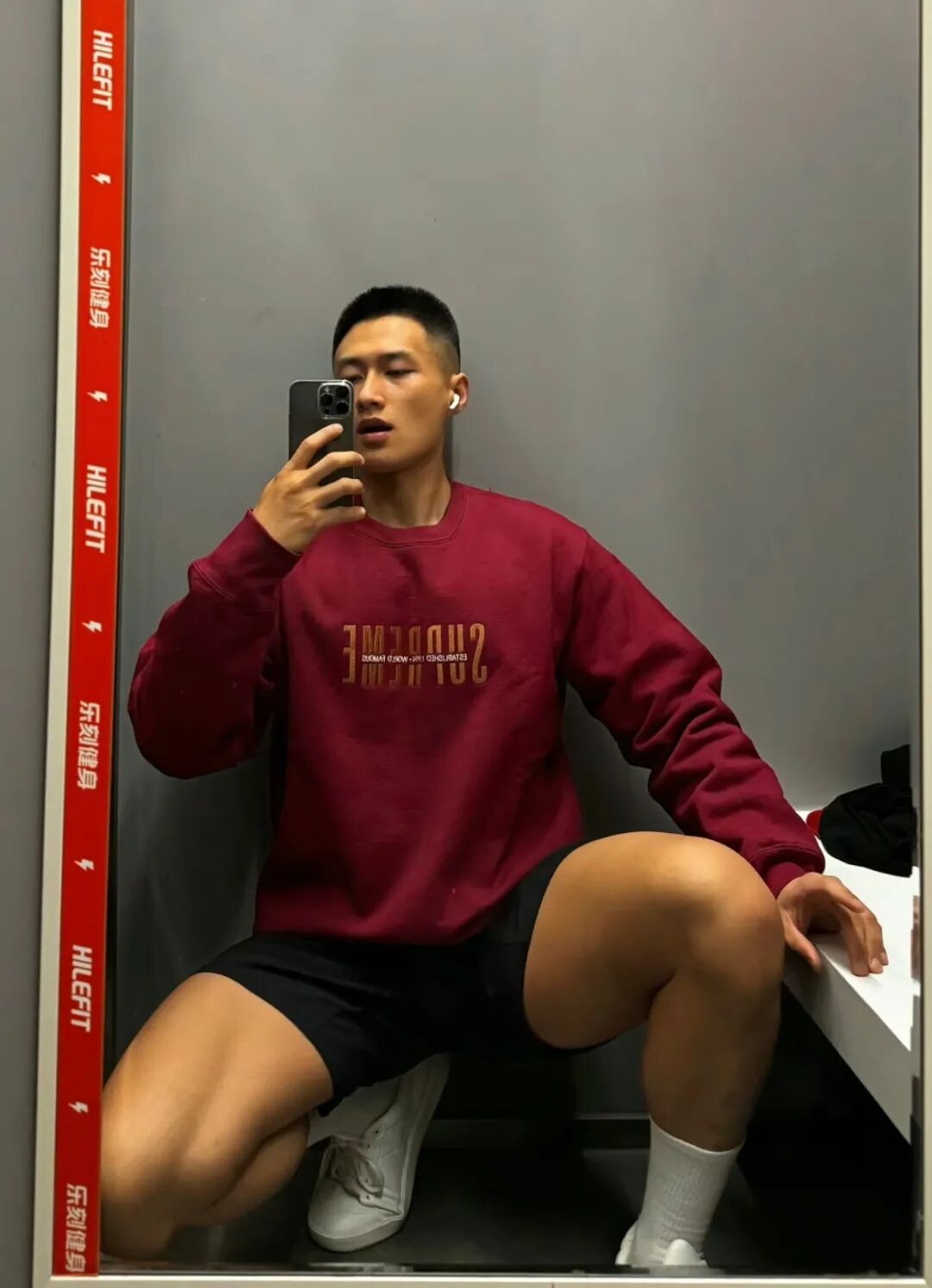 图片[24]-黑皮魅力炸裂的体育生健身房帅哥-小蓝短视频