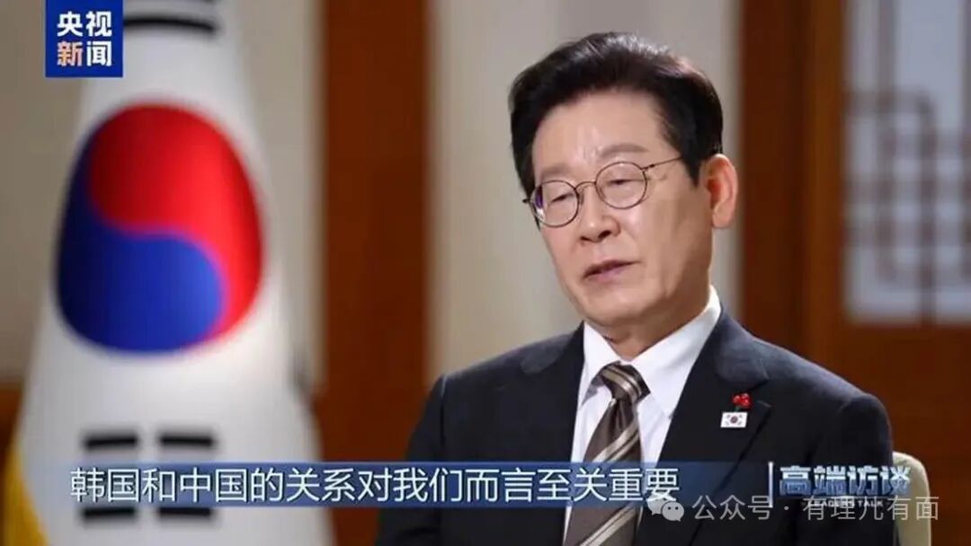 穿着西装笔挺的男子与配字

描述已自动生成