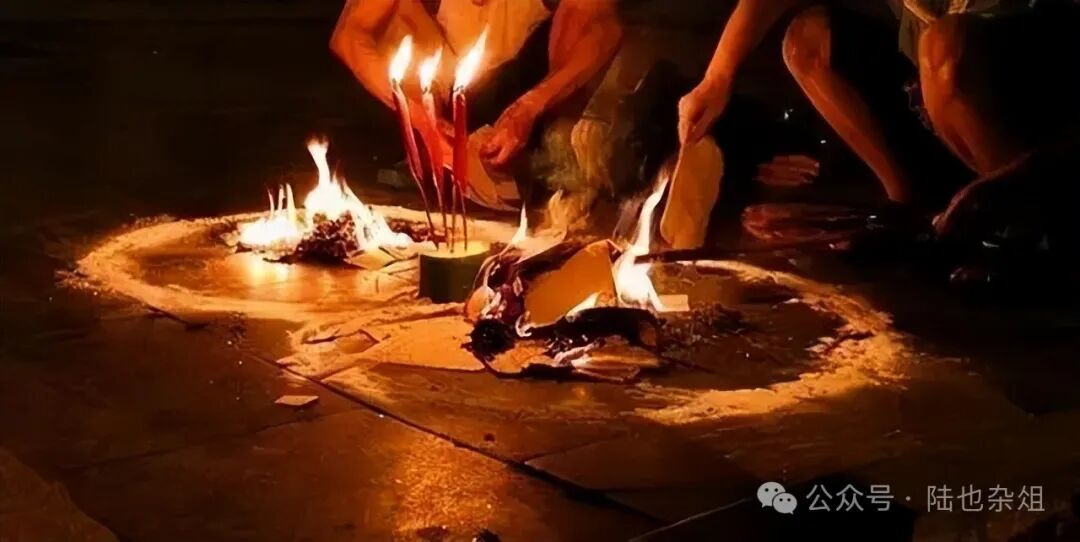 图片[14] - 规避邪祟的自我暗示 - 服装的辟邪与驱鬼 - 易航博客