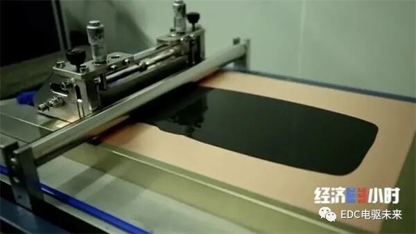 新型納米硅鋰電池問世！整車?yán)m(xù)航里程翻倍 公交車8分鐘充電超60%的圖5
