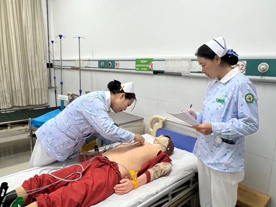 床旁心电图怎么做优护理丨陇县中医医院急诊科精心组织电除颤和床旁心电图操作培训_https://www.jmylbn.com_新闻资讯_第10张